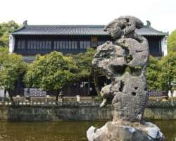 It has several branches including Zhejiang West Lake Gallery, Wenlan Pavilion, Wulin Branch, and Huang Binhong Memorial It has several branches including Zhejiang West Lake Gallery, Wenlan Pavilion, Wulin Branch, and Huang Binhong Memorial.